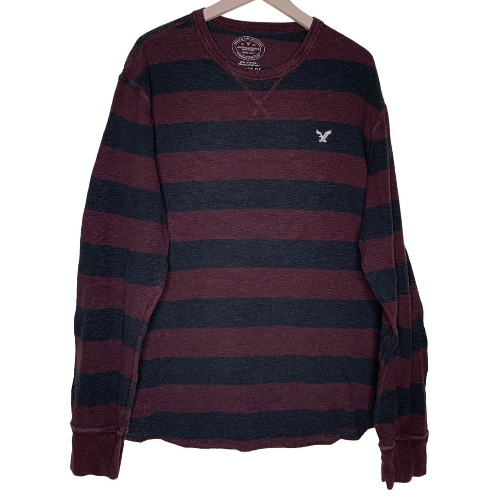 Man’s (XLT) American Eagle Outfitters two-tone long sleeve thermal shirt.